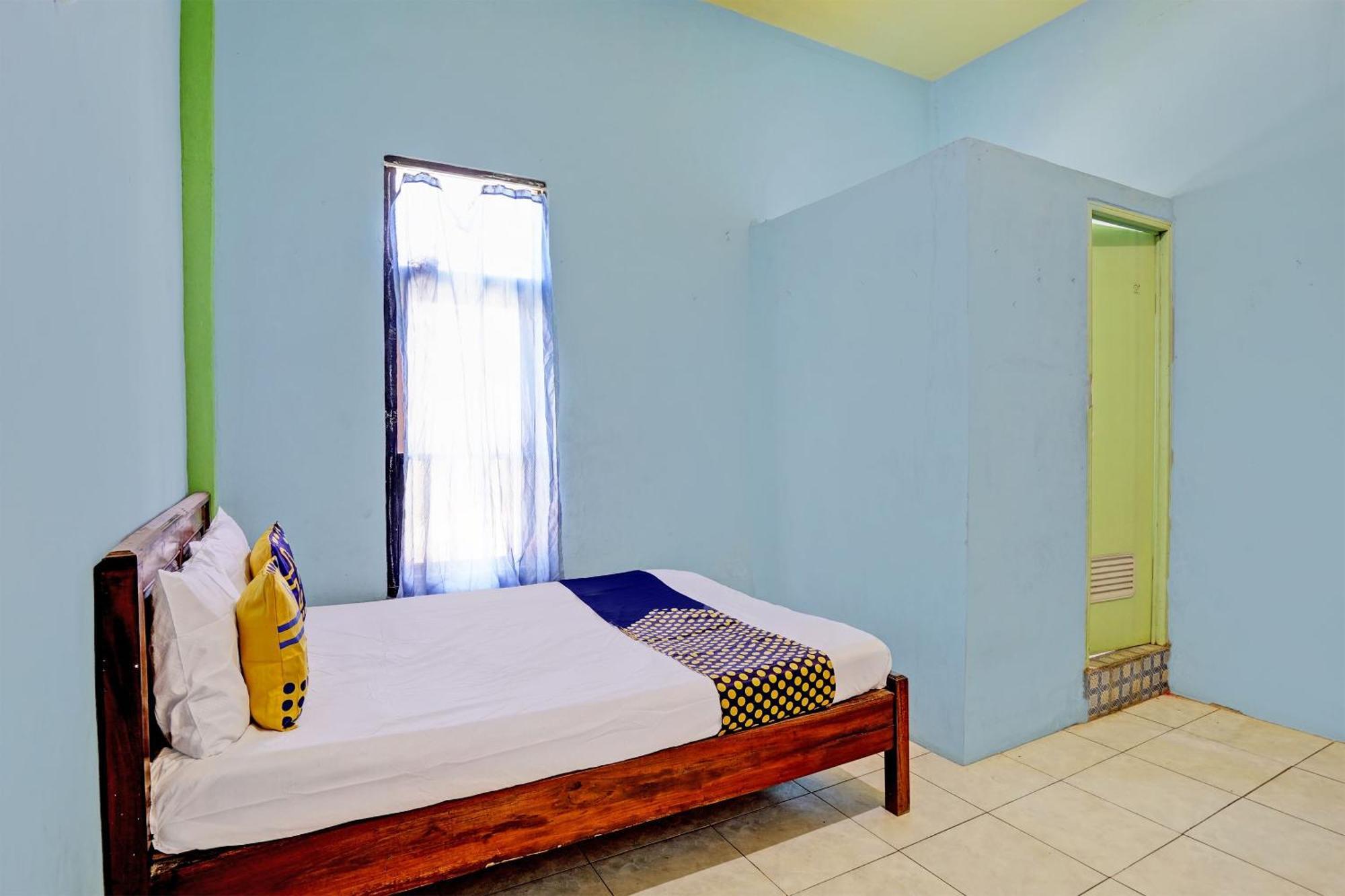 Oyo Life 93037 Nova Jaya Homestay Syariah Lamongan Exterior photo